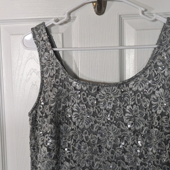 R&M Richards Silver Sequined Midi Bodycon Sleeveless Formal Shift Dress Size 12 - Picture 6 of 8